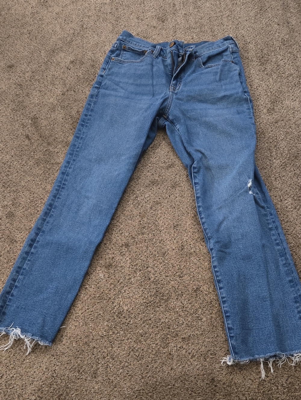 J.Crew Essential Straight Stretch Jeans – Size 28 – Great Condition 🔵✨